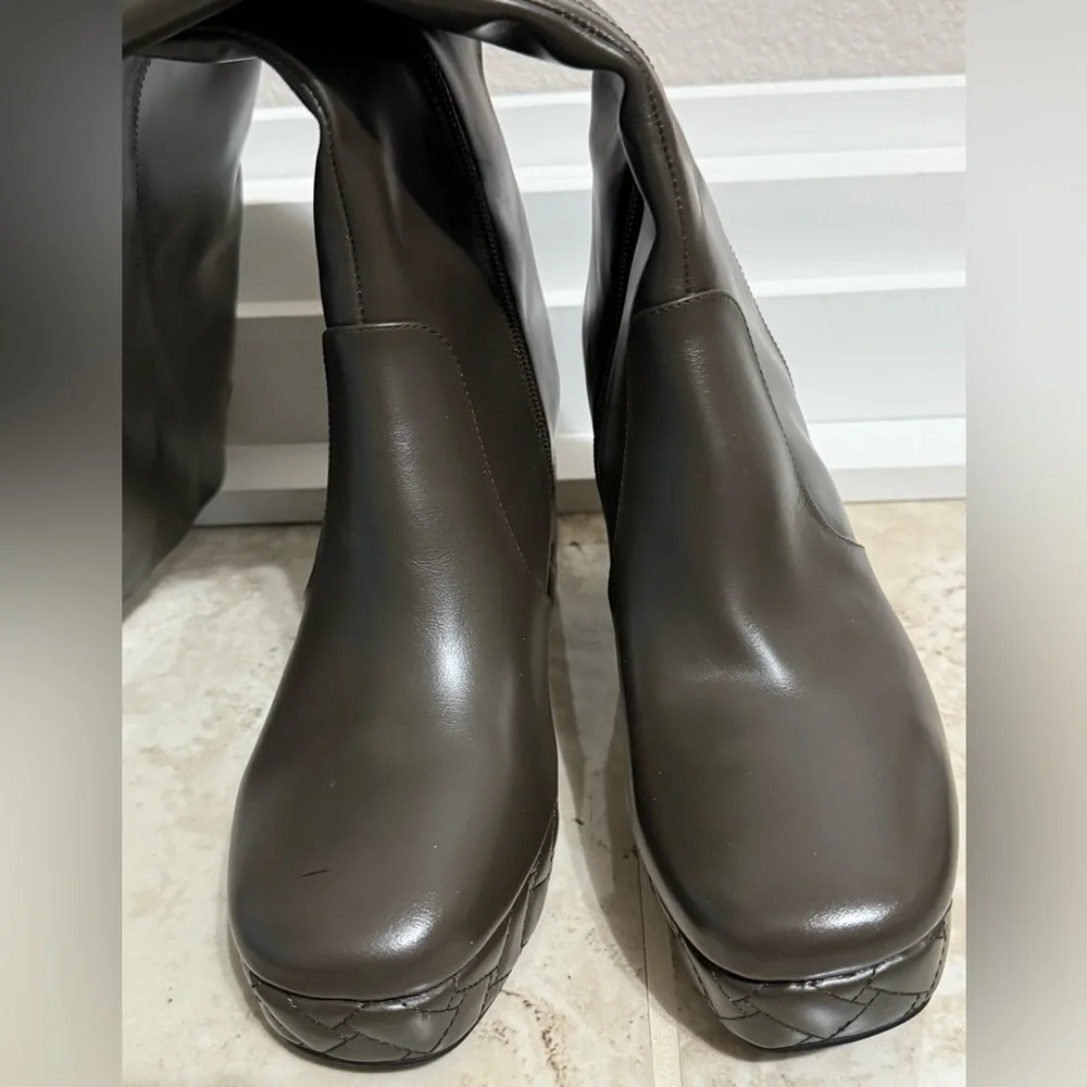 Women's Over-the-Knee Platform Boots in Dark Brown